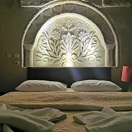 Hotel Falcon Cave