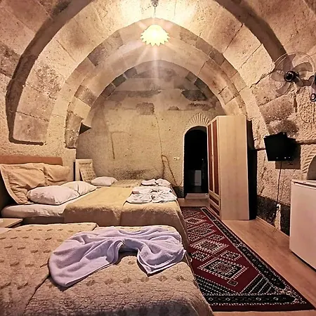 Hotel Falcon Cave *